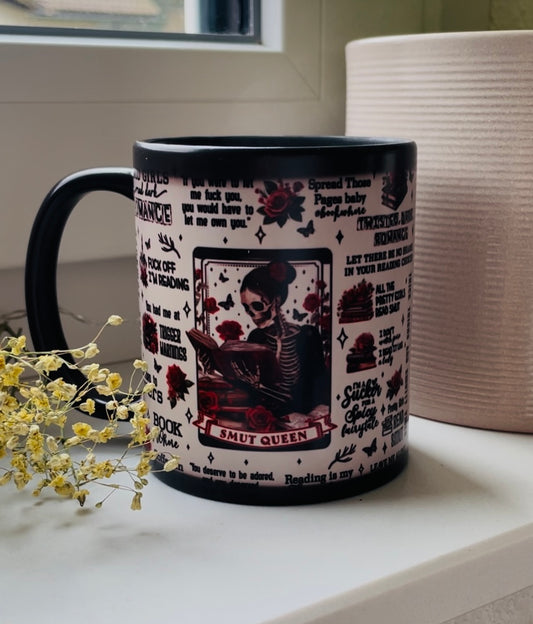 Dark romance Bücherwurm Magic-Tasse mit Rosen, Sprüchen und Skellet