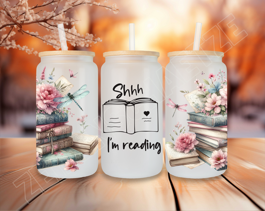 Buch Trinkglas „shhh i‘m reading“, Kaffeeglas mit Bambusdeckel und Strohhalm