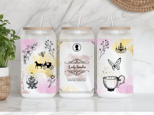 Bridgerton Inspiriertes Trinkglas, mit Namen, Kaffeeglas mit Bambusdeckel, Bridgerton Fans, Geschenk